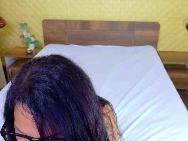 Mrs-booty webcam