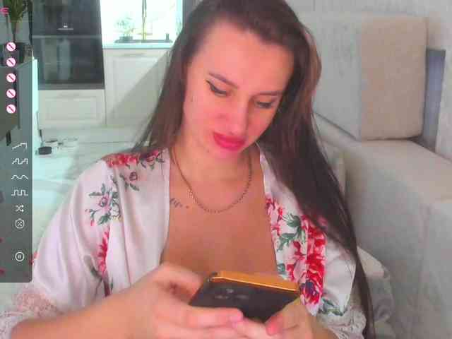 LikaStarrr1 webcam