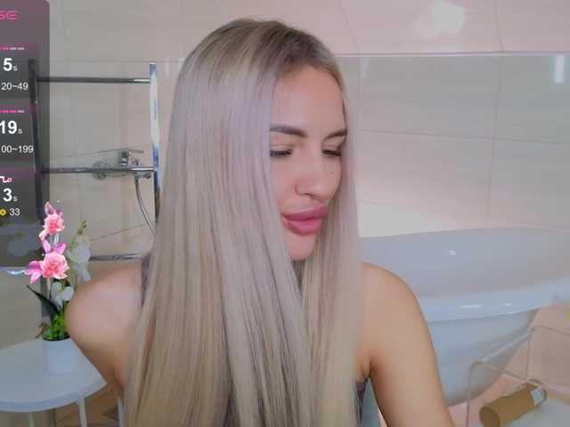 LeilaFlower webcam