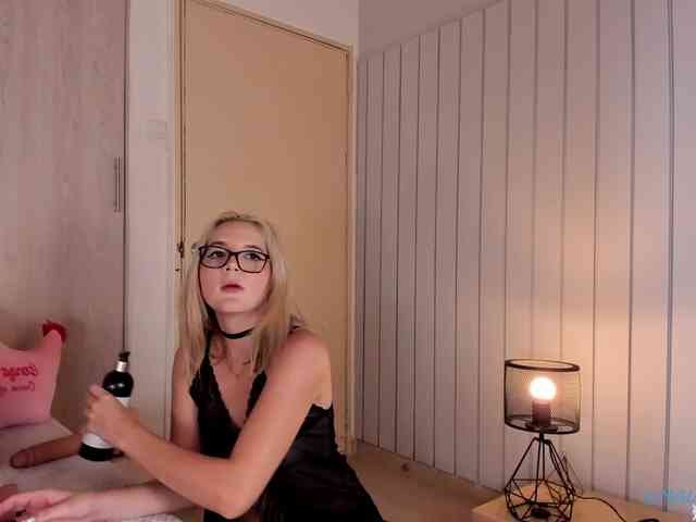 MaiaCollins webcam