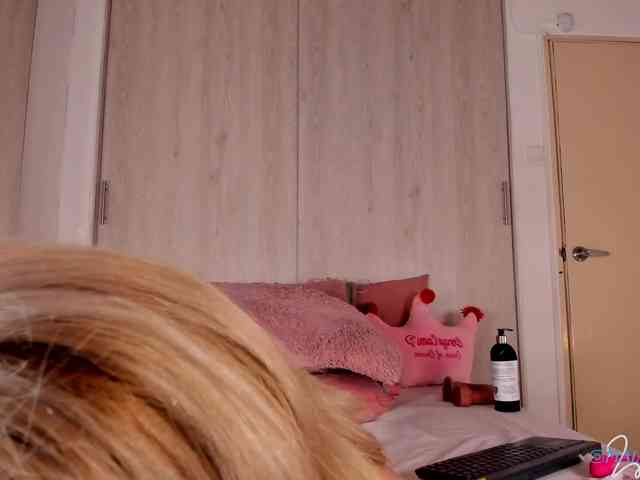 MaiaCollins webcam