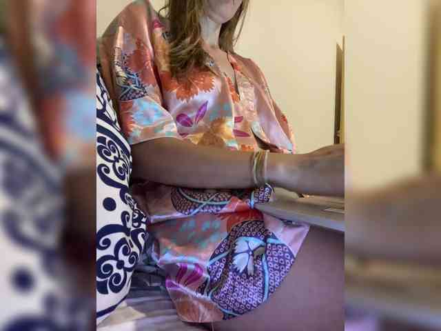 KinaMoonLove webcam
