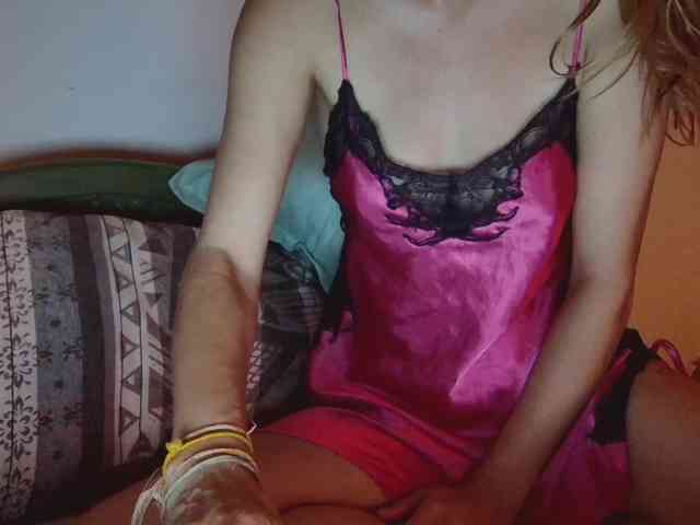 KinaMoonLove webcam
