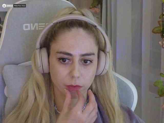 ballerina_capuchina webcam