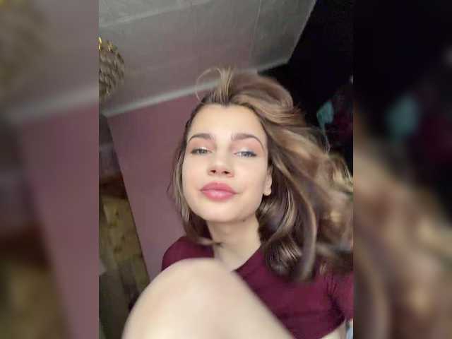 Accedi alla chat con il nickname StrawberryGirl StrawberryGirl