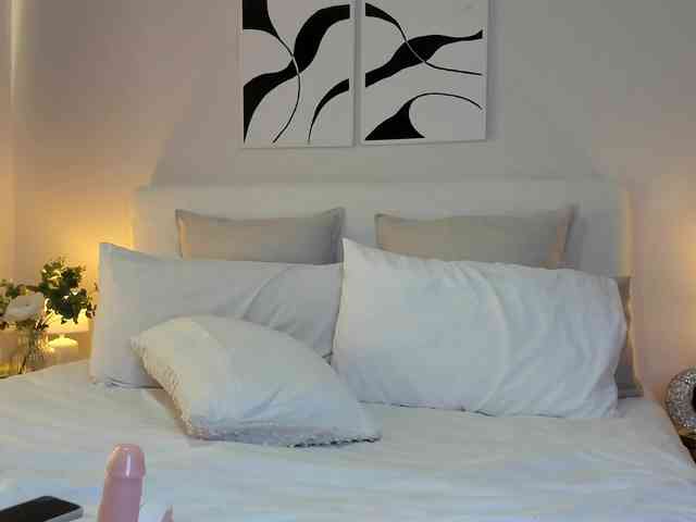 Cinnamon-Lips webcam