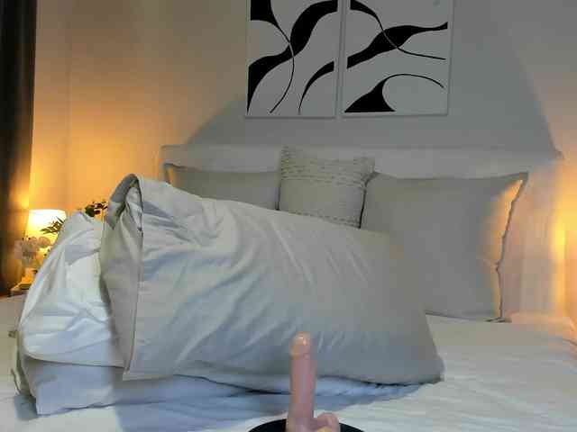 Cinnamon-Lips webcam