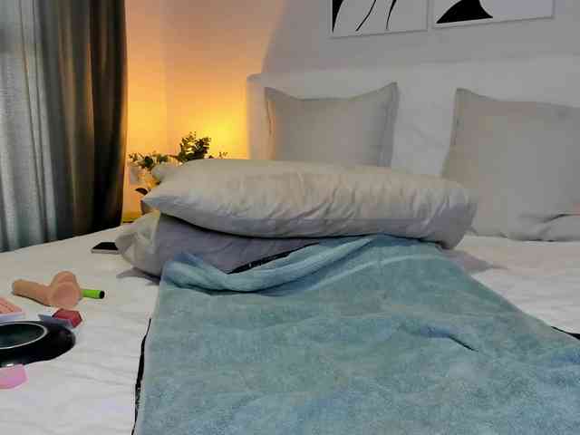 Cinnamon-Lips webcam