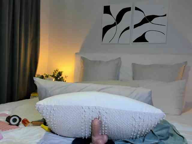 Cinnamon-Lips webcam