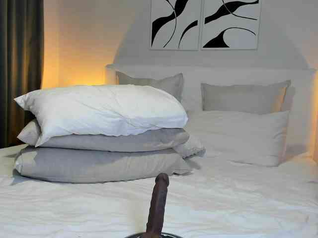 Cinnamon-Lips webcam