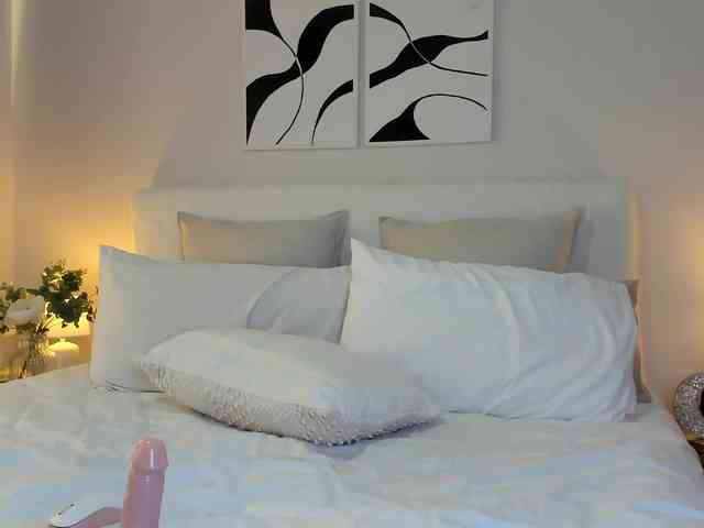 Cinnamon-Lips webcam