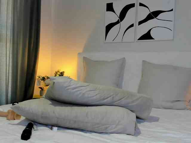 Cinnamon-Lips webcam