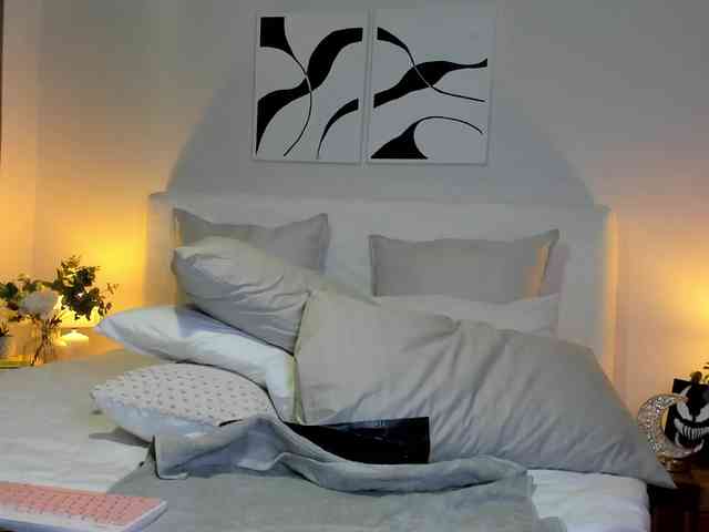 Cinnamon-Lips webcam