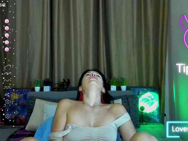 AliannaSoloKisses webcam