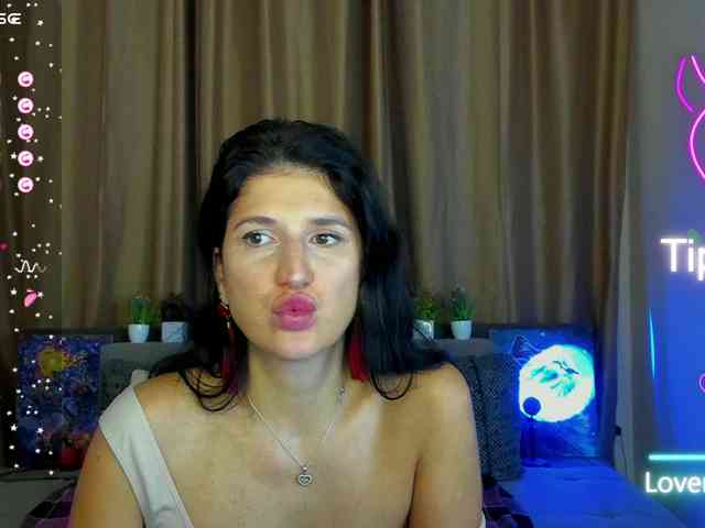 AliannaSoloKisses webcam