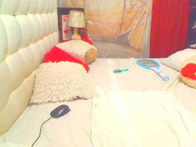 HOTLILLIE webcam