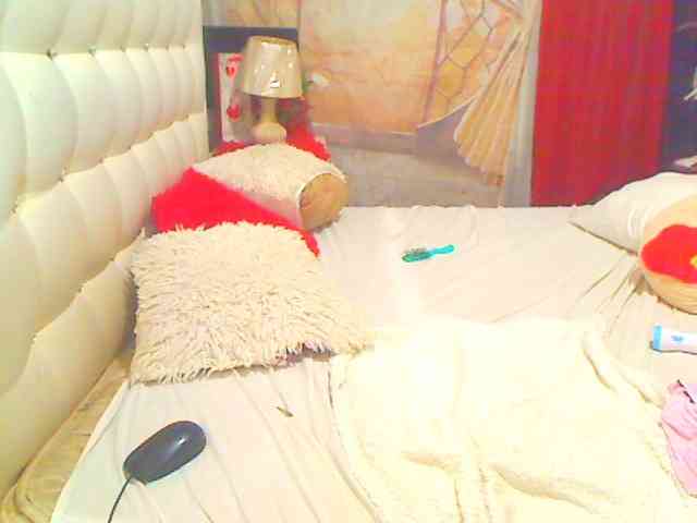HOTLILLIE webcam