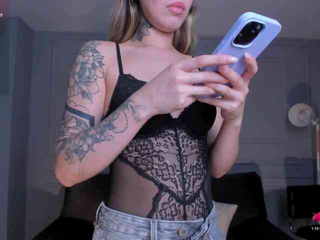 ViolettHansson webcam