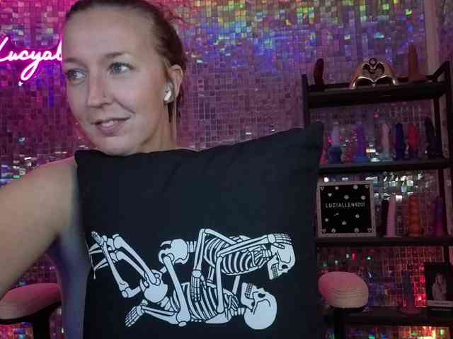 lucyallen4201 webcam