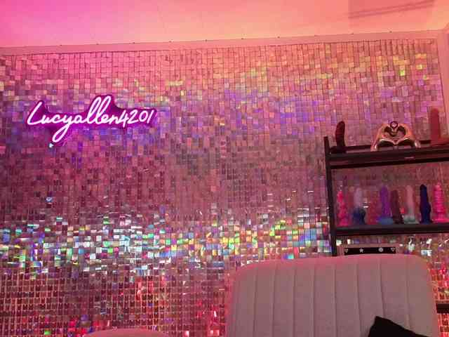 lucyallen4201 webcam