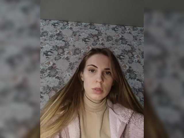 Entra en el chat con el modelo ---kisa25_ ---kisa25_