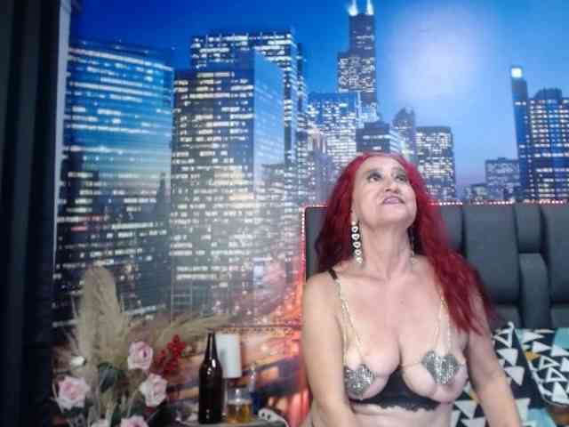 Lucy-mature webcam