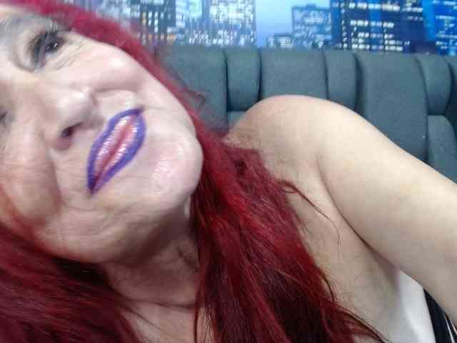 Lucy-mature webcam