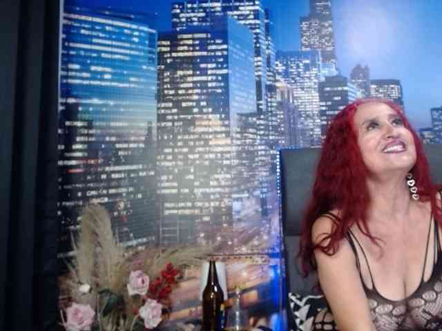 Lucy-mature webcam