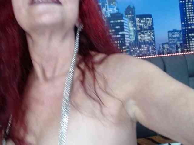 Lucy-mature webcam