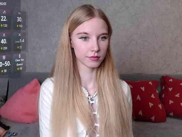 cutieblondegirl webcam
