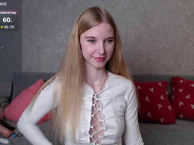 cutieblondegirl webcam