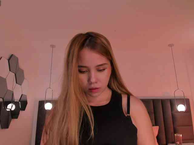 CarolineGrace webcam