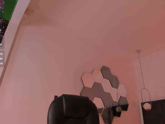 CarolineGrace webcam