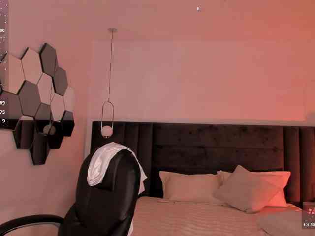 CarolineGrace webcam