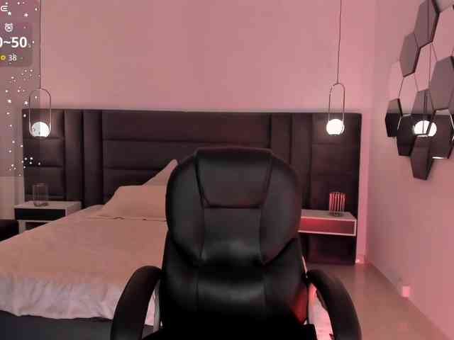 CarolineGrace webcam