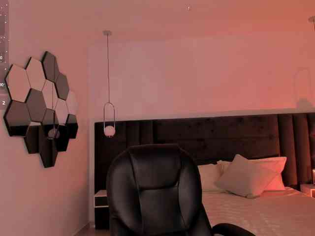 CarolineGrace webcam