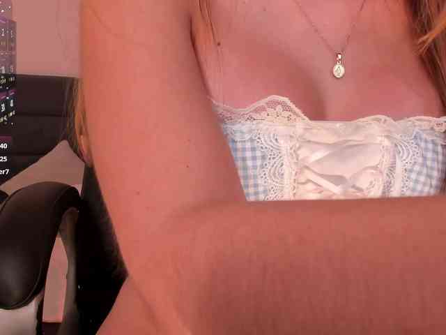 CarolineGrace webcam
