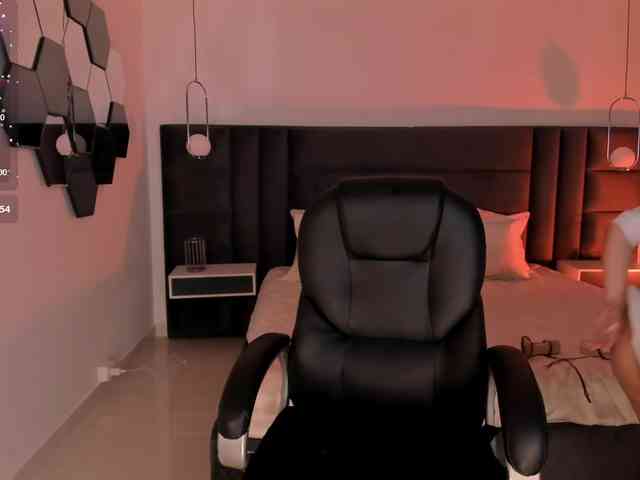 CarolineGrace webcam