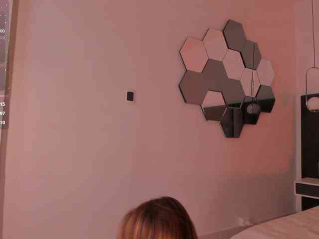 CarolineGrace webcam