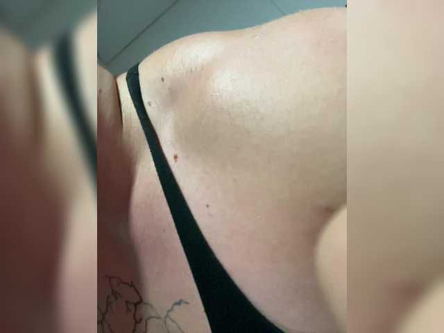 Entra en el chat con el modelo SukubOverlord SukubOverlord