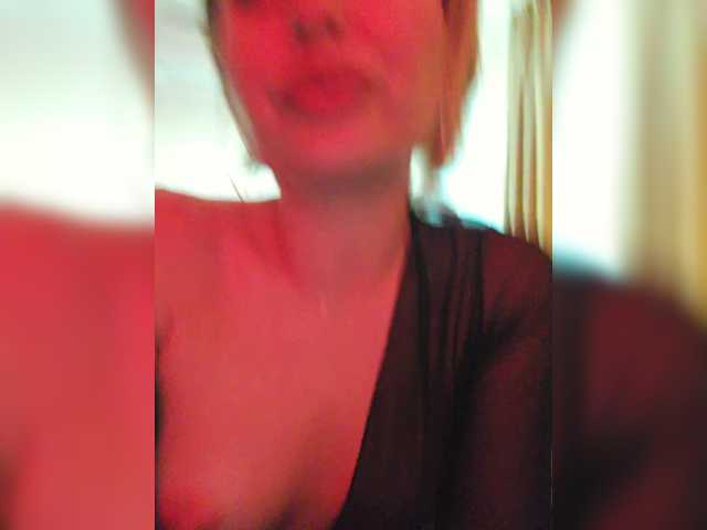 Entra en el chat con el modelo Minni_Mia Minni_Mia