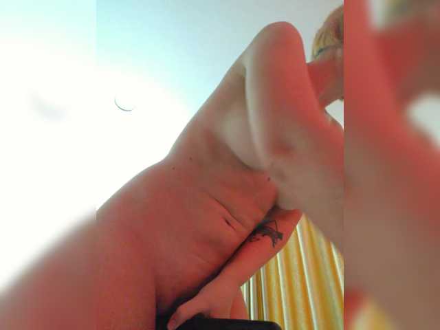 Entra en el chat con el modelo Minni_Mia Minni_Mia