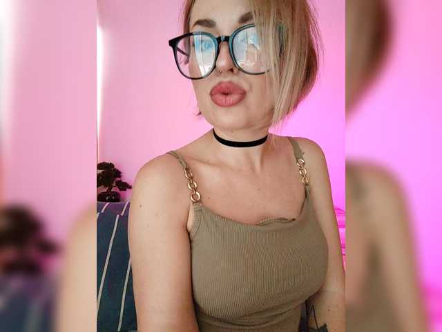 Accedi alla chat con il nickname Minni_Mia Minni_Mia