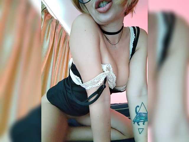 Entra en el chat con el modelo Minni_Mia Minni_Mia