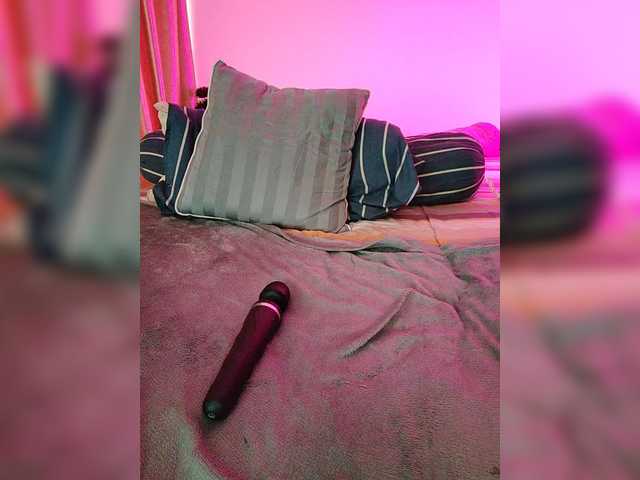 Entra en el chat con el modelo Minni_Mia Minni_Mia