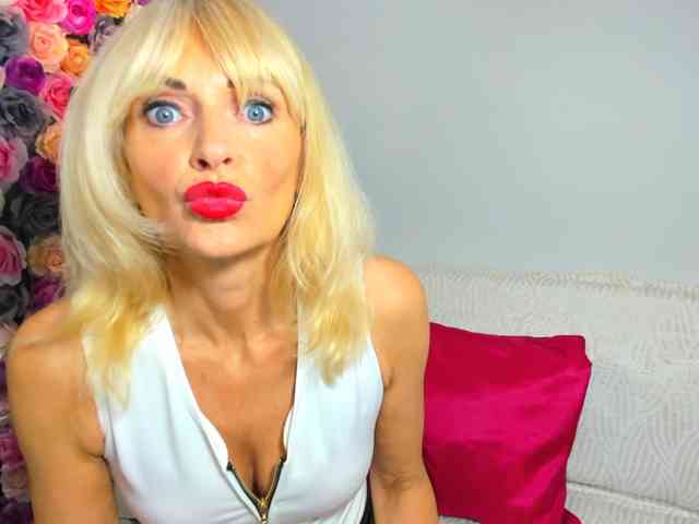 CrystalPretty webcam