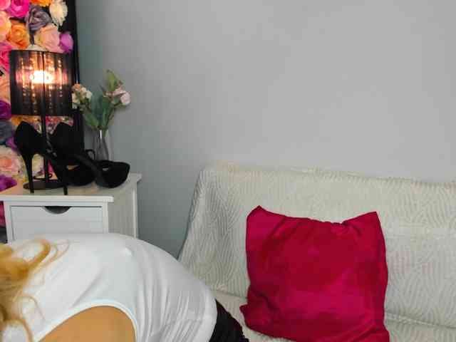 CrystalPretty webcam