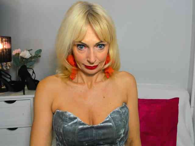 CrystalPretty webcam