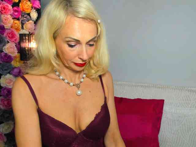 CrystalPretty webcam