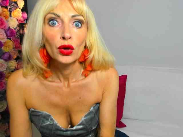 CrystalPretty webcam